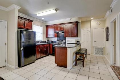 Villa Corporate 2 bedroom Suite Furnished Condo - image 3