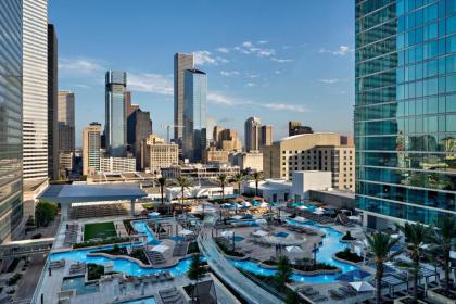 Marriott Marquis Houston - image 11