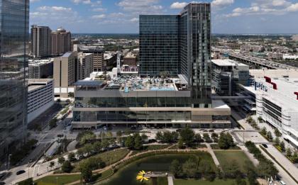 Marriott Marquis Houston - image 14