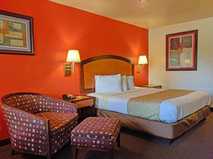 Travelodge by Wyndham Houston Hobby Airport - image 13