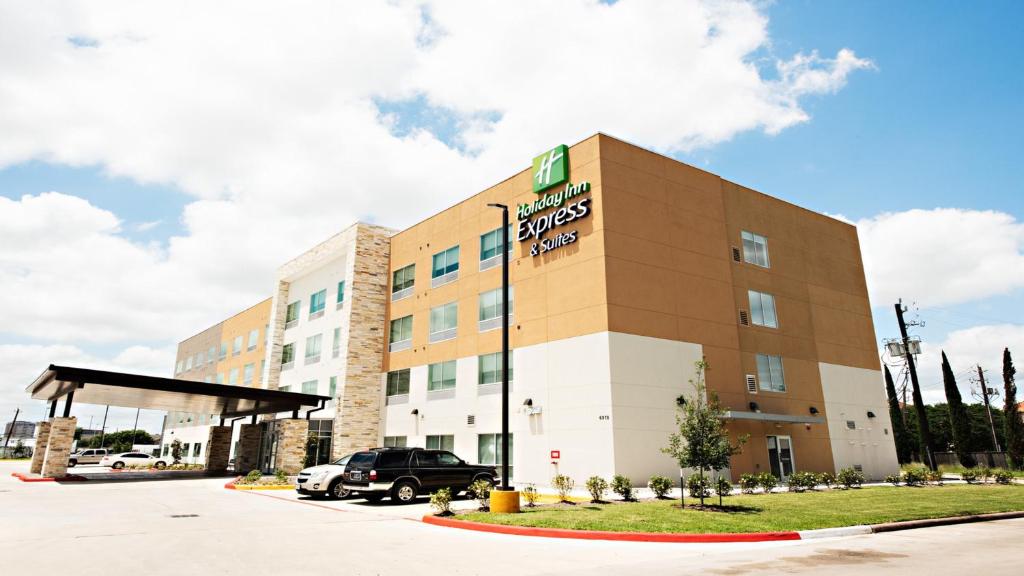 Holiday Inn Express & Suites Houston Southwest Galleria Area an IHG Hotel - main image