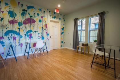 Wanderstay Houston Hostel - image 7