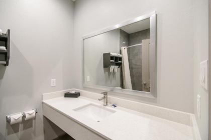 Americas Best Value Inn & Suites Northeast Houston I-610 - image 12