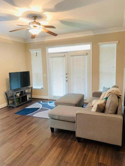 Cozy home near Med center NRG Galleria & Dtown - image 19