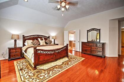 2500 Sq Ft Townhome - Walk to Central River Oaks! - image 18