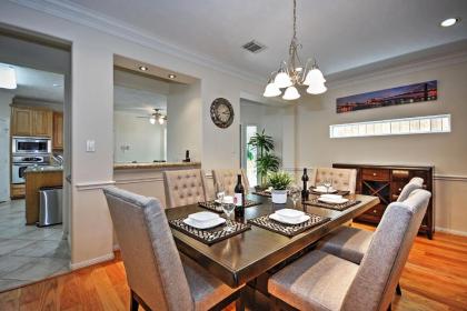 2500 Sq Ft Townhome - Walk to Central River Oaks! - image 19