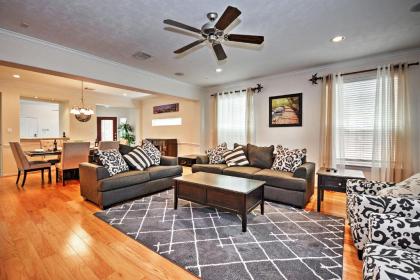 2500 Sq Ft Townhome - Walk to Central River Oaks! - image 4