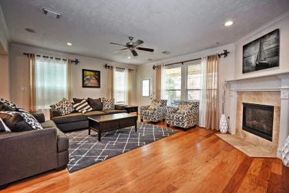 2500 Sq Ft Townhome - Walk to Central River Oaks! - image 8