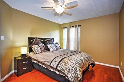 2500 Sq Ft Townhome - Walk to Central River Oaks! - image 9