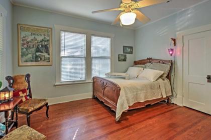 Quaint Houston Hideaway with Yard Less Than 3 Mi to Downtown - image 16