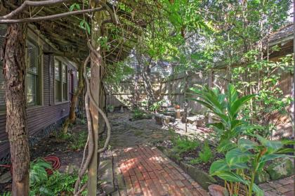 Quaint Houston Hideaway with Yard Less Than 3 Mi to Downtown - image 9