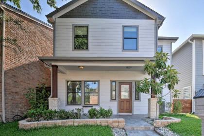 Updated Home 15 Mins to The Galleria and Uptown! - image 1