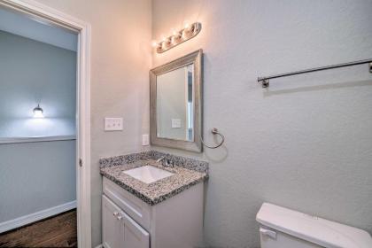 Updated Home 15 Mins to The Galleria and Uptown! - image 10