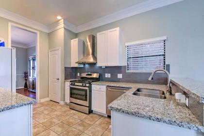 Updated Home 15 Mins to The Galleria and Uptown! - image 17