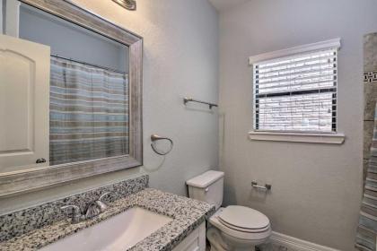 Updated Home 15 Mins to The Galleria and Uptown! - image 18