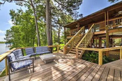 Riverfront Houston House with Deck and Private Dock! - image 1