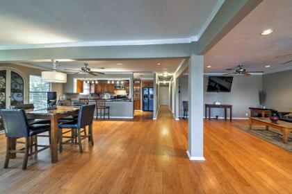 Riverfront Houston House with Deck and Private Dock! - image 12