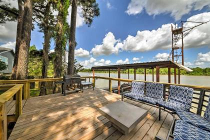 Riverfront Houston House with Deck and Private Dock! - image 14