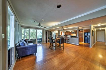 Riverfront Houston House with Deck and Private Dock! - image 15