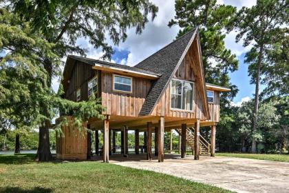 San Jacinto River Home with Deck Games and Grill! - image 12