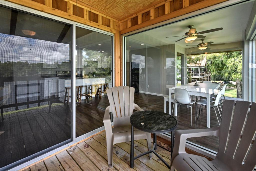 San Jacinto River Home with Deck Games and Grill! - image 5