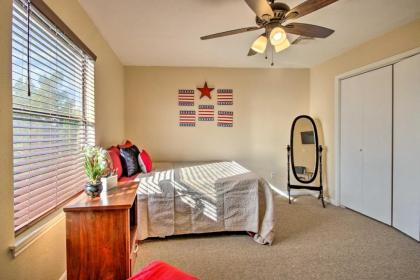 Houston Apt with Private Balcony Downtown 14 Mi - image 11