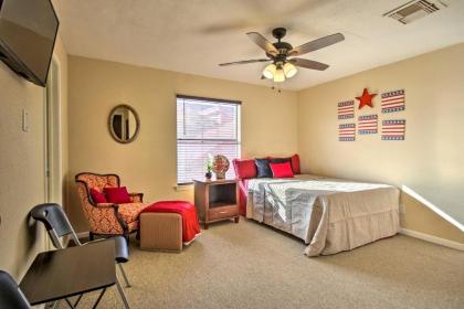 Houston Apt with Private Balcony Downtown 14 Mi - image 15