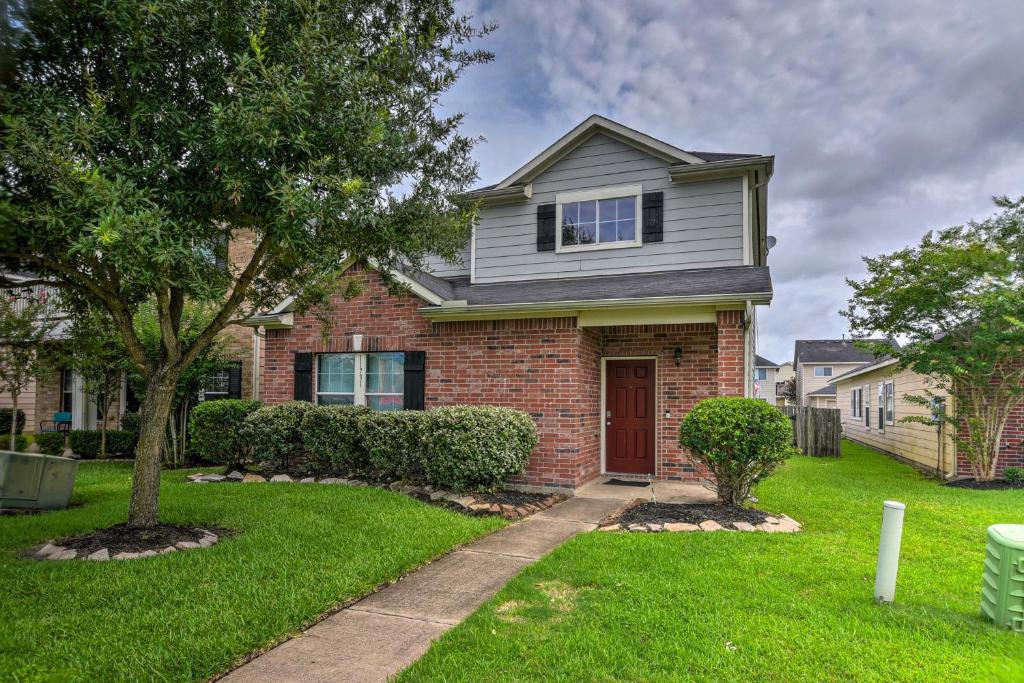 Houston Home with Yard Ideal for All Age Groups - image 3