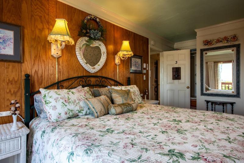 A Cape Cod Ocean Manor Inn - image 7