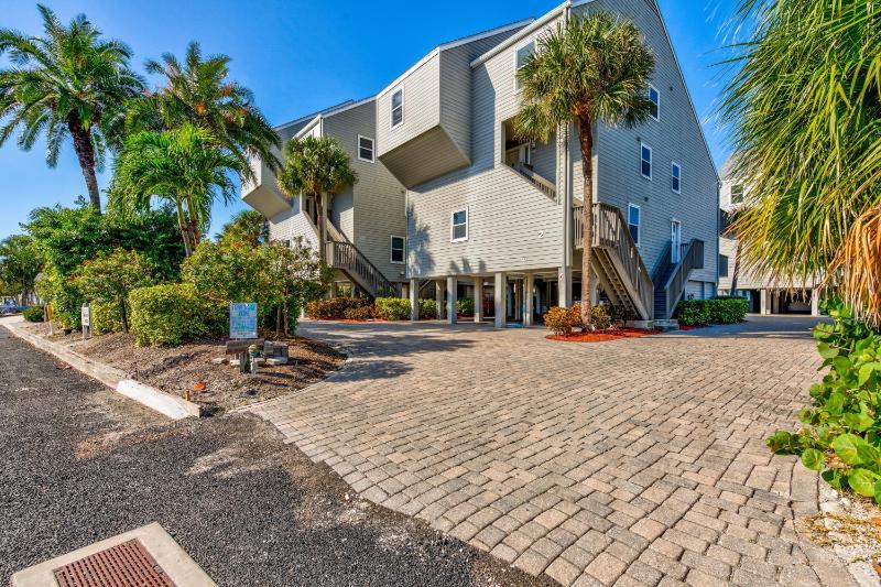 Pelicans Pointe NEW!! Amazing townhouse on the beach! - main image