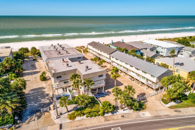 Gulfside Villas 6 NEW beachfront Townhome - image 2