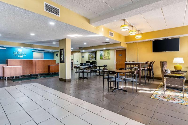 Quality Inn & Suites - image 7