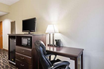 Quality Inn & Suites - image 12