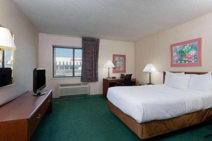 La Quinta Inn by Wyndham Indianapolis East-Post Drive - image 7