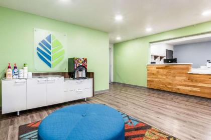 WoodSpring Suites Indianapolis Airport South - image 9