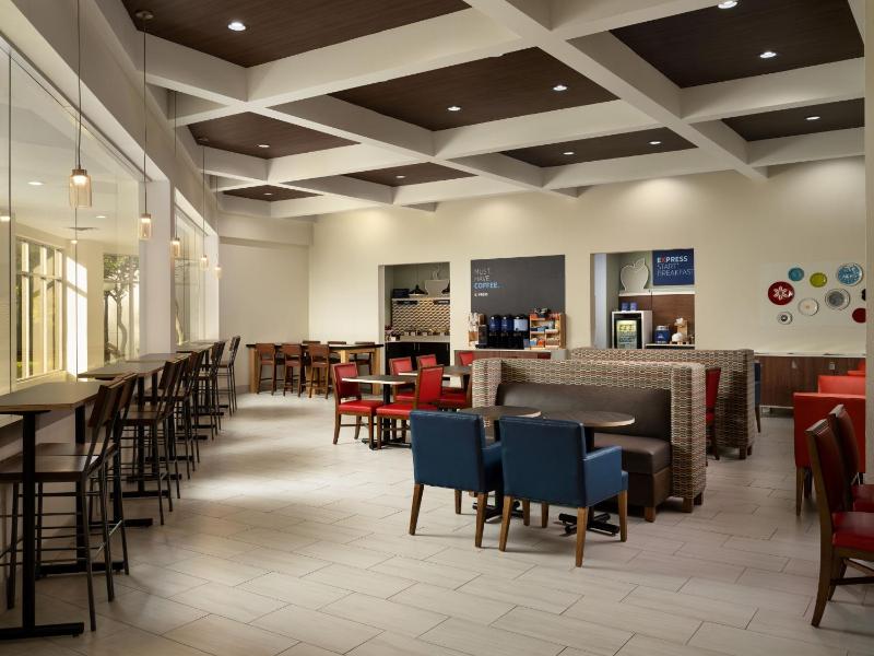 Holiday Inn Express Hotel & Suites Irving DFW Airport North an IHG Hotel - image 7