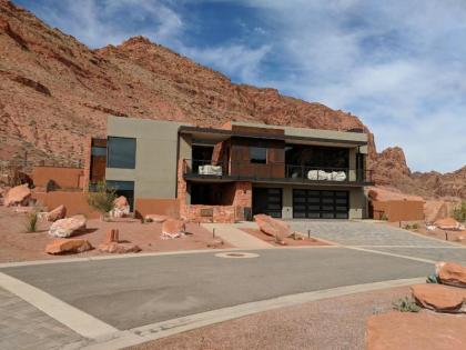 Padre Canyon Residences - King Suite and Bunk Room