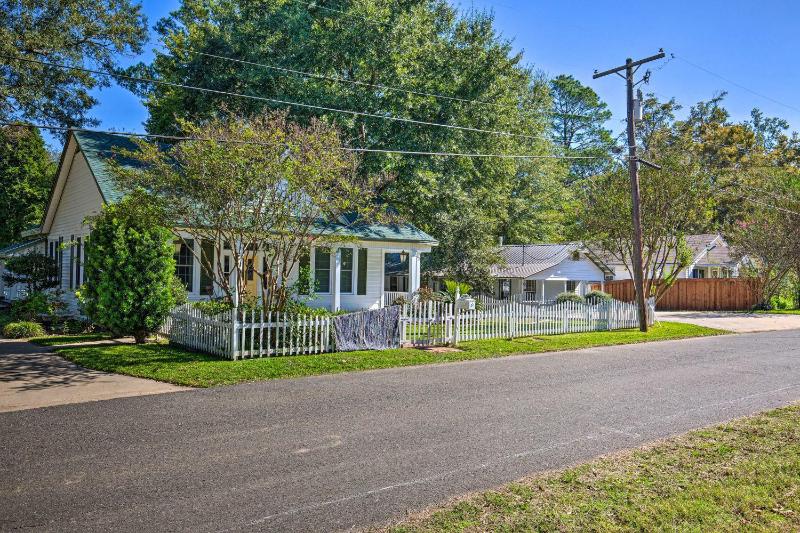 19th Century Jefferson Strasbourg Cottage! - image 3