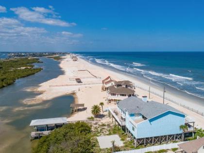 Beachfront Sapphire: Luxe 6 Bedroom Home