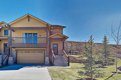 New Luxury Home in Black Rock Ridge Near Slopes townhouse