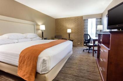 Drury Inn & Suites Kansas City Airport - image 13