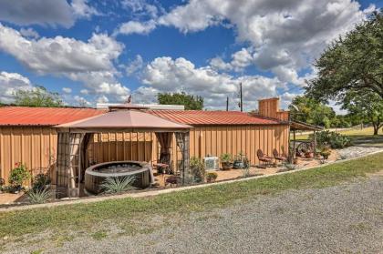 Kerrville Studio - Mins to River and Wineries! - image 5