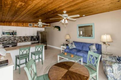 Doc's Holiday 2bed/2bath half duplex with Cabana Club - image 8