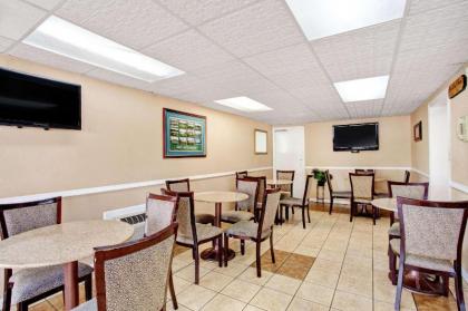 Days Inn by Wyndham Knoxville West - image 10