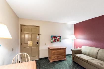 Red Roof Inn & Suites Knoxville East - image 11