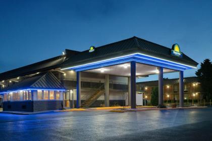 Days Inn by Wyndham Knoxville North - image 12