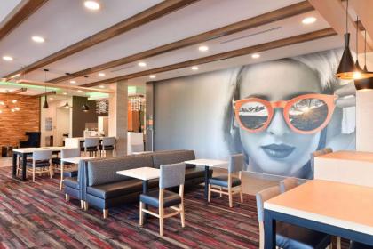 La Quinta Inn & Suites by Wyndham Wisconsin Dells - image 15