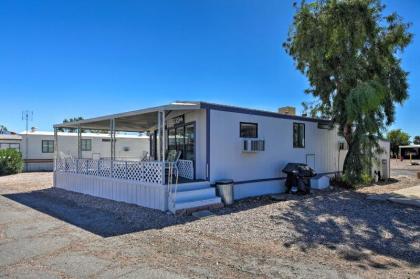 Bright Home with Resort Perks - Walk to Lake Havasu! - image 3