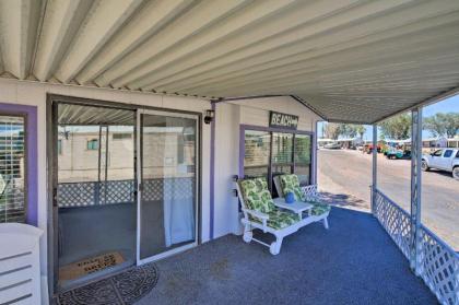 Bright Home with Resort Perks - Walk to Lake Havasu! - image 4