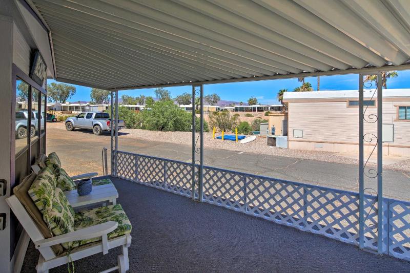 Bright Home with Resort Perks - Walk to Lake Havasu! - image 5